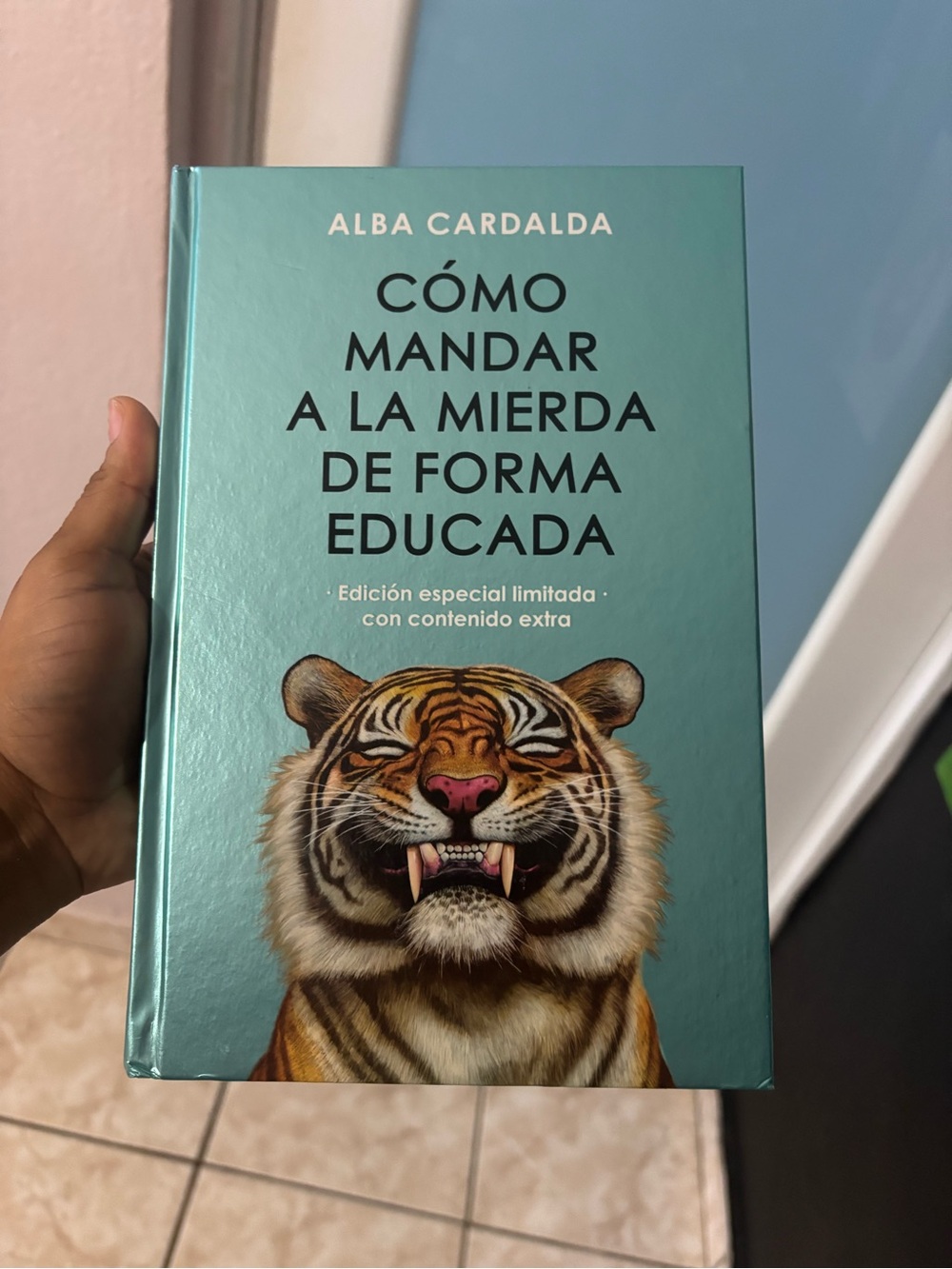 ALBA CARDALDA Teal Hardcover Art Book - Cómo Mandar a la Mierda de Forma Educada